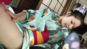 بھاری titted MILF fucks سے سہ پتلی schlong