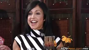 مال سپاہی fucks فون چور