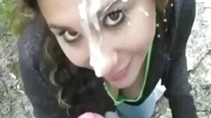 خوبصورت مقعد پسند کرتا ہے اس کی چھاتی ہل کی طرف سے ایک نوجوان سٹڈ
