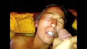 Busty ماں چیری Deville بیکار اور fucks ادا پزا گائے