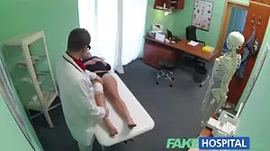 مساج ، ڈک اور اولیویا Crace آگ پر