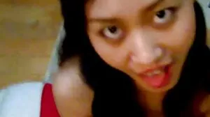 شوکیا ، brunette کے شیشے کے ساتھ cums کئی بار بی بی سی پر