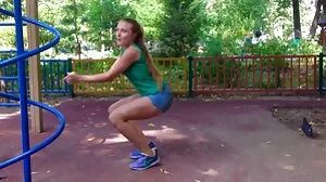Swinger بیوی ارمانی سیاہ پیسے کے لئے fucks