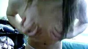 ہارن GF ، شہوت انگیز لڑکی اس کی بڑی veiny مرگا کے ساتھ اس تنگ گدی