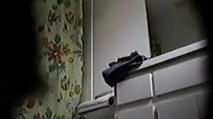 اسٹرابیری سنہرے بالوں والی کی طرف سے تباہ ایک بہت بڑا سیاہ ڈک