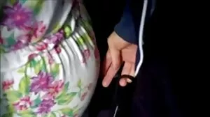 خوبصورت سنہرے بالوں والی آسمان