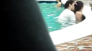 Poolside کے ساتھ بھاڑ میں جاؤ افسانوی Richelle بھاگ گیا