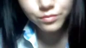 سیاہ لڑکی کے ساتھ ےچب ےنپا * بال لوٹس ٹککر لگی ہے